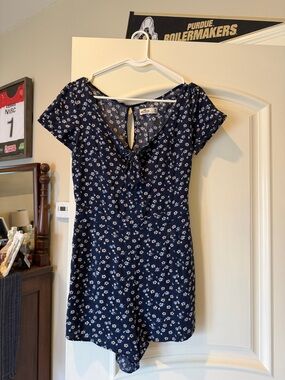 Hollister Navy Floral Keyhole Top